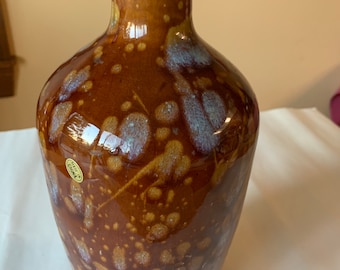 Beautiful vintage glazed porcelain with cinnabar neck and base