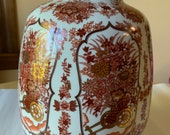 Beautiful Imari-Arita antique vase, brought in 1950. In an excellent like new pre-owned condition