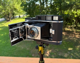 Konica Minolta Dimage G600 Vintage Digital Camera Set (power