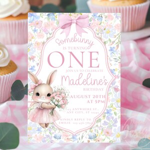 Somebunny 1. Geburtstag Einladung, Mädchen Rosa Schleife ersten Geburtstag Party einladen, Blumenrahmen druckbare Vorlage, Canva, Instant Download