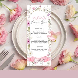 Menú de bautizo con lazo de flores silvestres, menú de comunión rosa para niña, recuerdo de menú imprimible para fiesta de bautizo floral, etiqueta para cualquier evento, descarga instantánea
