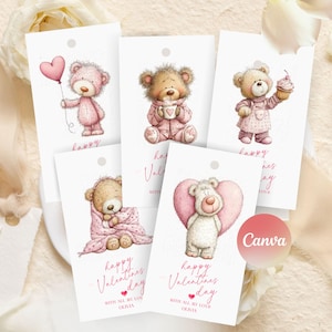 Op de afbeelding: Een verzameling Valentijnsdag cadeaulabels met aquarel illustraties van teddyberen. Elke tag heeft een ander berenontwerp, met een hartballon, een kopje of een cupcake. De labels zijn wit met roze tekst met de tekst "Happy Valentine's Day."