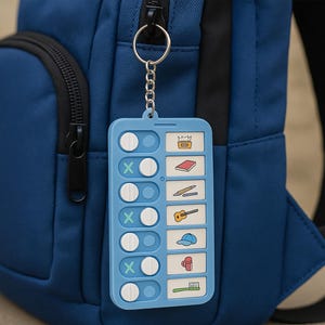Llavero con lista de tareas diarias para niños: planificador reutilizable para mochilas y tabla de tareas para la rutina escolar y las tareas matutinas.