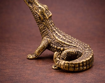 Figura de cocodrilo de latón, mini reptil vintage, adorno de escritorio de latón macizo.