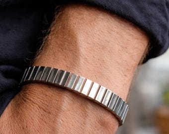 Pulsera elástica de acero inoxidable para hombre: moderna banda de eslabones de 9 mm, dorada o plateada.