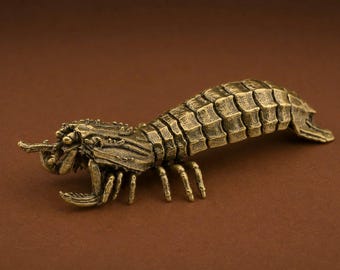 Figura de camarón mantis de latón, decoración náutica para escritorio, mini estatua de animal marino, adorno de estante oceánico, artículo de colección de latón vintage.