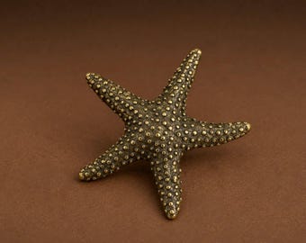 Figura de estrella de mar de latón, decoración de mini estrella de mar, adorno náutico para estante, artículo coleccionable de animales marinos, pequeña decoración costera para escritorio.