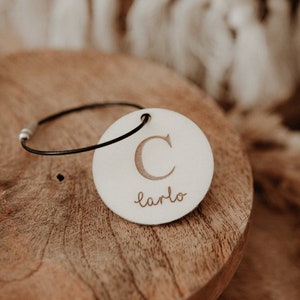 Llavero de madera personalizado con letra