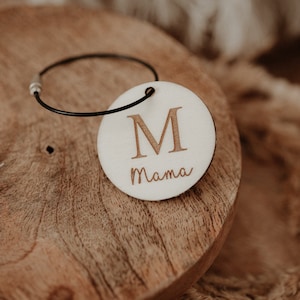 Schlüsselanhänger aus Holz  personalisiert mit Buchstabe