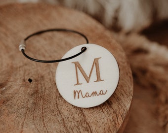 Wooden keychain personalized with letter
