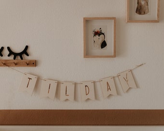 Pennant chain wooden garland personalized with name, letters