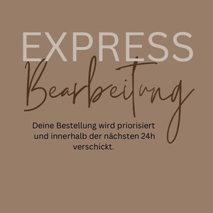 Könnte beinhalten: Ein brauner Hintergrund mit weißem Text, der "EXPRESS" sagt, und braunem Text, der "Bearbeitung" sagt. Unter dem Text befindet sich eine Beschreibung auf Deutsch, die lautet: "Deine Bestellung wird priorisiert und innerhalb der nächsten 24h verschickt."