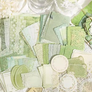 以下が含まれることがあります： 手作りの木製サインで、遊び心のあるフォントで「Welcome」と書かれています。 白い背景は使い込まれた感じで、濃い茶色のフレームが付いており、屋内または屋外での使用に適しています。