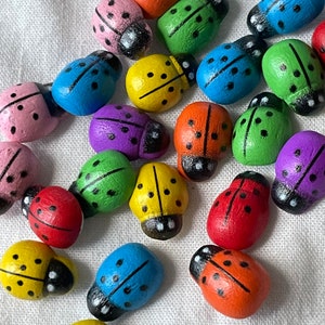 Lady bug 3D autocollants décorations en bois / décorations d'abeilles / fournitures de fabrication de cartes d'abeilles / breloques en résine d'insectes / autocollants coccinelle / autocollants d'abeilles /