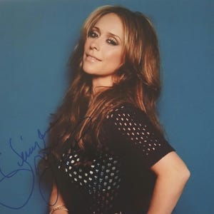 Jennifer Love Hewitt Signed 8x10 Photo - Beckett BAS Authentic Autograph