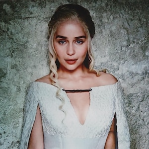 Emilia Clarke Signed 8x10 Photo - Beckett BAS Authentic Autograph