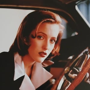 Gillian Anderson Signed 8x10 Photo - Beckett BAS Authentic Autograph