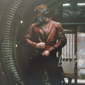 Chris Pratt Signed 8x10 Photo - Beckett BAS Authentic Autograph