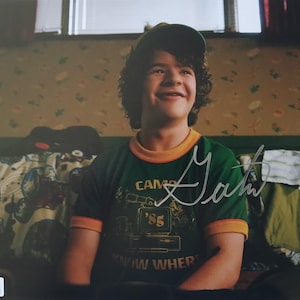 Gaten Matarazzo Signed 8x10 Photo - Beckett BAS Authentic Autograph