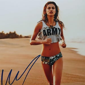 Irina Shayk Signed 8x10 Photo - Beckett BAS Authentic Autograph