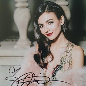 Victoria Justice Signed 8x10 Photo - Authentic Autograph W/ A1COA