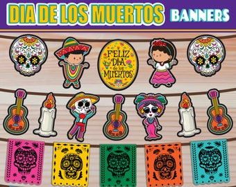 Op de afbeelding: Een set Día de los Muertos-banners met kleurrijke papieren vlaggen met schedelontwerpen en een verscheidenheid aan feestelijke decoraties, waaronder gitaren, kaarsen en figuren in traditionele kostuums. De banners zijn aan elkaar geregen met een touwtje en de tekst "Feliz Dia de los Muertos" staat op twee van de banners.