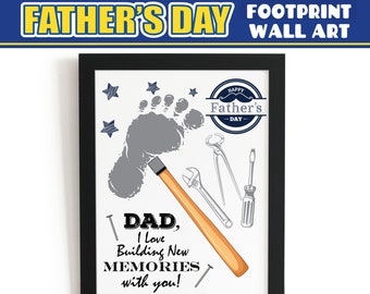 Könnte beinhalten: Ein druckbares Fußabdruck-Kunstdesign zum Vatertag mit einem grauen Fußabdruck, Werkzeugen und dem Text "DAD, I love Building New MEMORIES with you!"