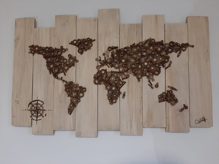 Map Monde en Vis et Écrous Rouillés