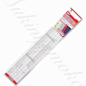 Könnte beinhalten: Ein transparentes Lineal aus Kunststoff mit einem Rastermuster und Messungen in Zentimetern. Das Lineal ist in einer durchsichtigen Plastiktüte verpackt mit einem roten und weißen Etikett, auf dem "Schneidegitterlineal 30" steht.