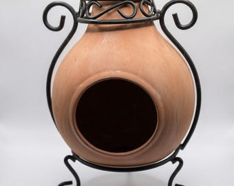 Lareira externa vintage em miniatura de terracota com suporte de metal e vela | Pequeno aquecedor de pátio de barro, estatueta, decoração boho para mesa, presente aconchegante, queimador de incenso
