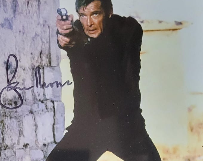 Roger Moore Authentic Signed 8x10 Photo W/ Beckett BAS COA James Bond 007