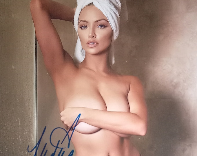 Lindsey Pelas Authentic Signed 8x10 Photo W/ Lighthouse COA - Model