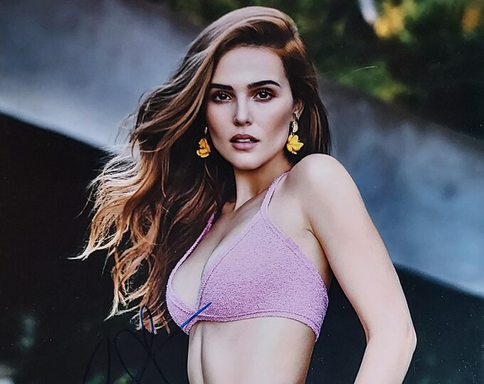 Zoey Deutch 11x14 Authentic Signed Photo W/ Beckett COA - Vampire Academy - Zombieland