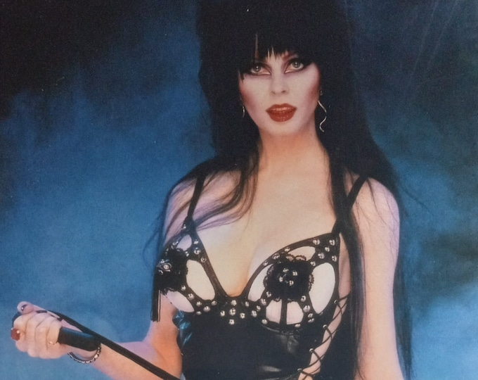 Elvira 11x14 Authentic Signed Photo With 3rd Party Authentication - Queen Of Halloween