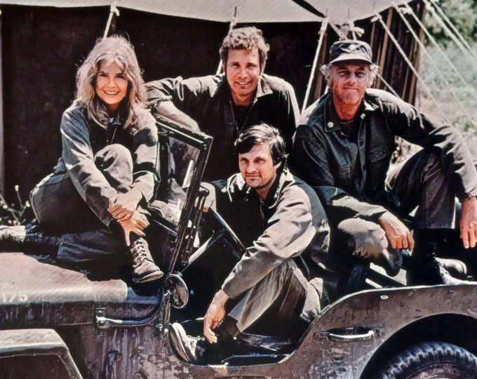 Alan Alda Authentic Signed 8x10 Photo W/ 3rd Party Authentication - M.A.S.H. - Hawkeye Pierce - Very Hard To Acquire Signature