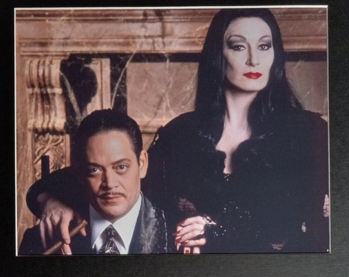 Raul Julia & Anjelica Huston Authentic Dual Signed Cards With Photo In A 11x10 Frame Ready Display Matting + 3rd Party Authentication