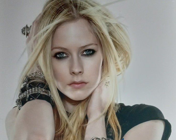 Avril Levigne 11x14 Authentic Signed Photo W/ A1COA