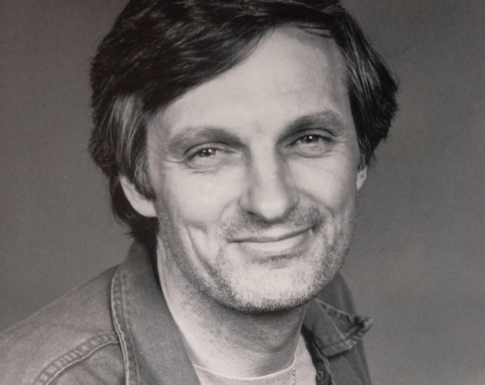Alan Alda Authentic Signed 8x10 Photo W/ 3rd Party Authentication - M.A.S.H.