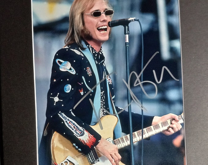 Tom Petty Authentic Signed 8x10 Photo With Custom Frame Ready 11x14 Matting Display - Tom Petty & The Heartbreakers - (d.2017)