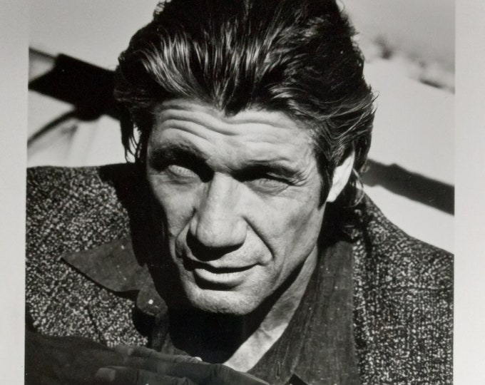 Fred Ward Authentic Signed 8x10 Photo W/ Lighthouse COA - Remo Williams - (Please Note There Is A Crease, As Seen In Photos)