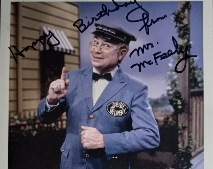David Newell Authentic Signed 8x10 Photo W/ Lighthouse COA Authentication - Mr. Rogers - Mr. McFeely - Inscribed: "Happy Birthday"
