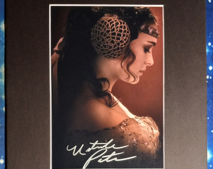 Natalie Portman 5x7 Authentic Signed Photo With An 8x10 Frame Ready Matting + 3rd party Authentication - Star Wars