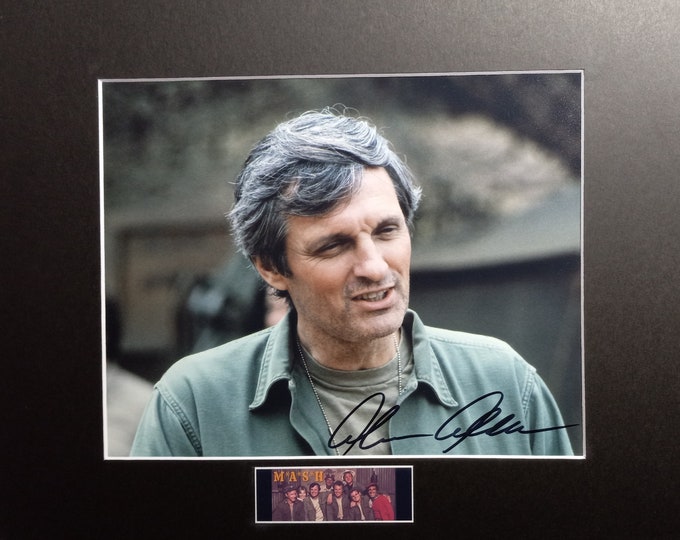 Alan Alda Authentic Signed 8x10 Photo W/ 3rd Party Authentication - M.A.S.H.
