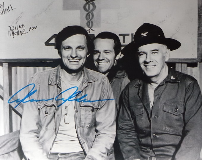 Alan Alda Authentic Signed 8x10 Photo W/ A1COA - M.A.S.H. - Hawkeye Pierce - Very Hard To Acquire Signature