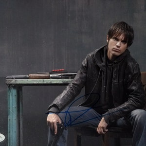 Thomas Dekker 8x10 Authentic Signed Photo W/ JSA Sticker Only - The Sarah Connor Chronicles