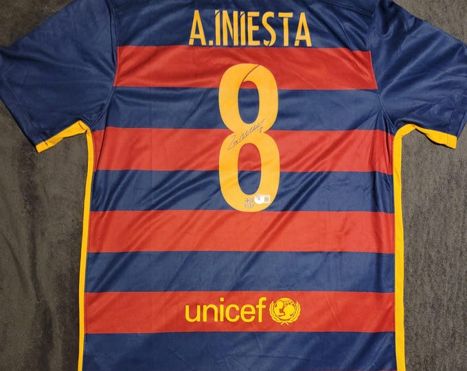 Andrés Iniesta Signed Jersey W/ Beckett BAS COA #8 Nike 2015-16 La Liga + Copa