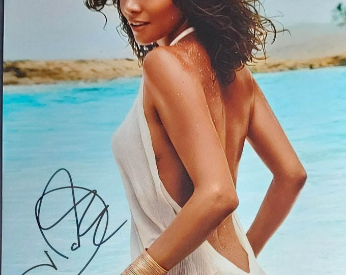 Halle Berry 11x14 Authentic Signed Photo W/ Beckett COA