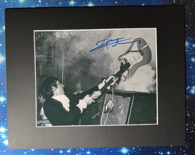 Pete Townsend Authentic Signed 8x10 Photo With A 11x14 Frame Ready Matting + 3rd Party Authentication -  The Who