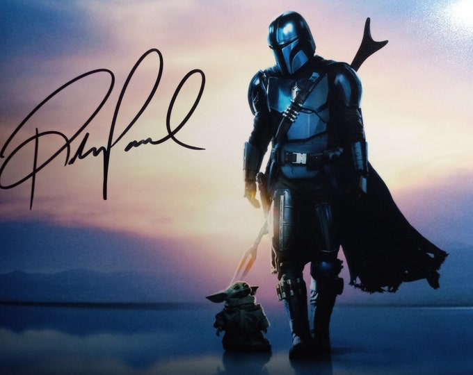 Pedro Pascal Authentic Signed 8x10 Photo W/ 3rd Party Authentication - The Mandalorian