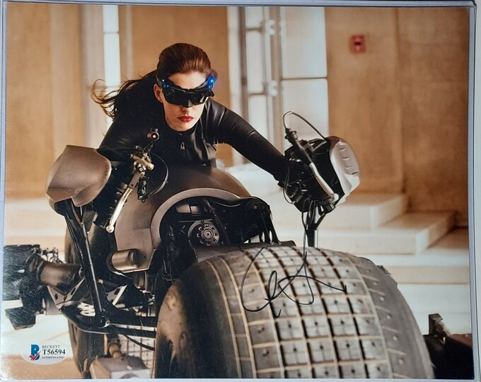 Anne Hathaway Authentic Signed 8x10 Photo W/ Beckett COA - Batman Dark Knight Rises